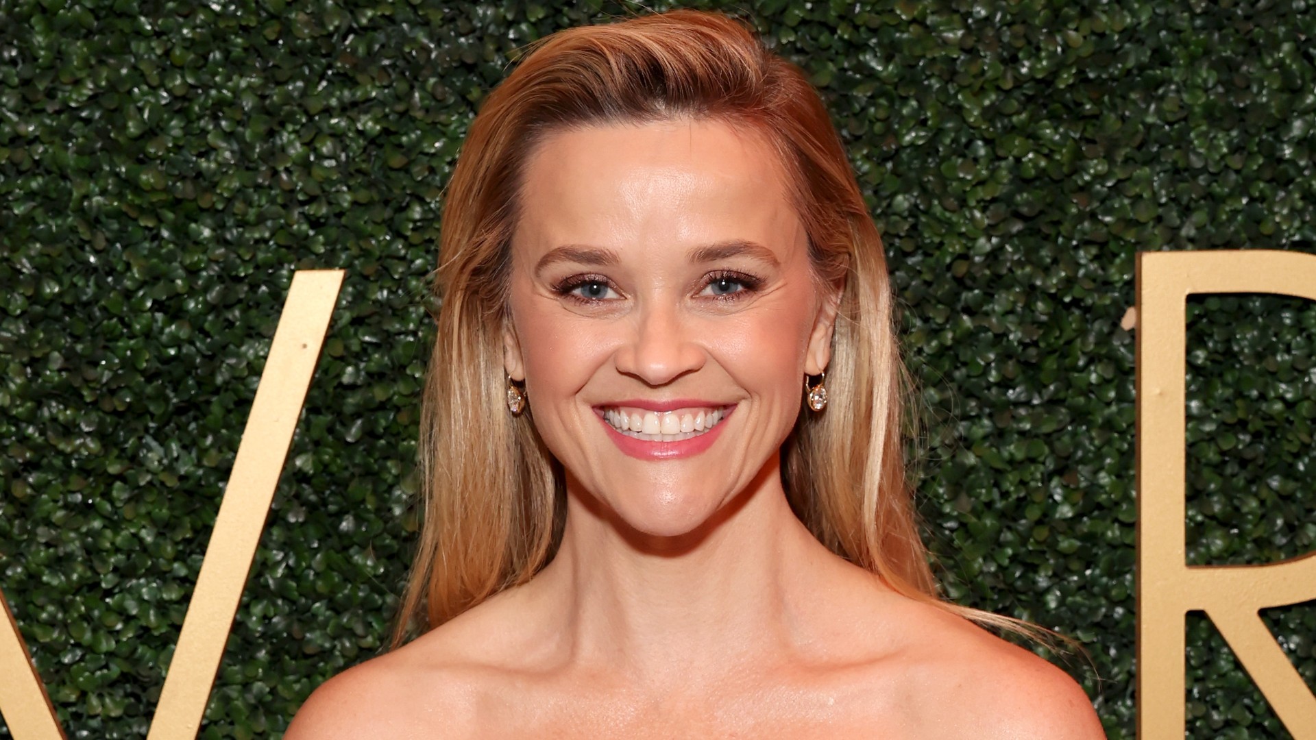 Reese Witherspoon Responds To Claims She Drank “Dirty” Snow