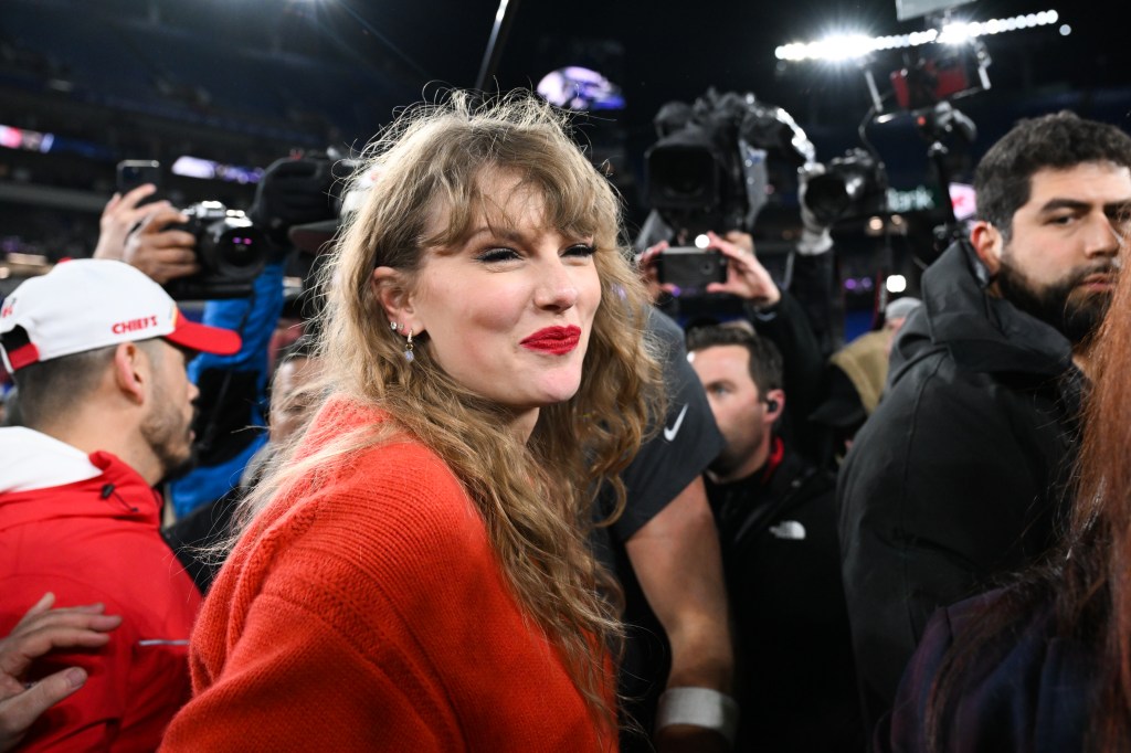 Taylor Swift Lands At LAX Ahead Of Super Bowl LVIII To Cheer On Travis Kelce & Kansas City Chiefs