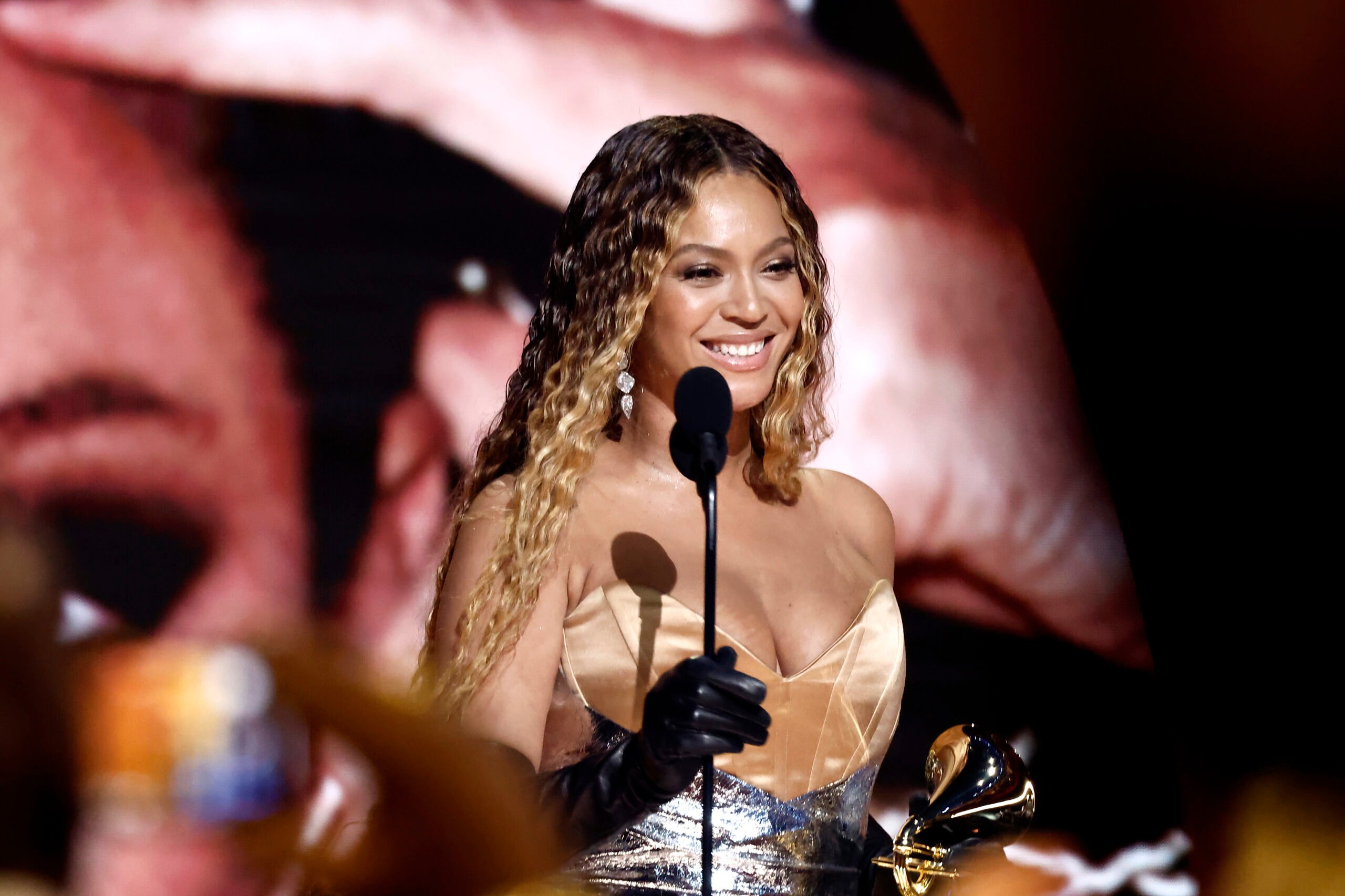 Beyonce’s Country Album Features Cameo From Dolly Parton