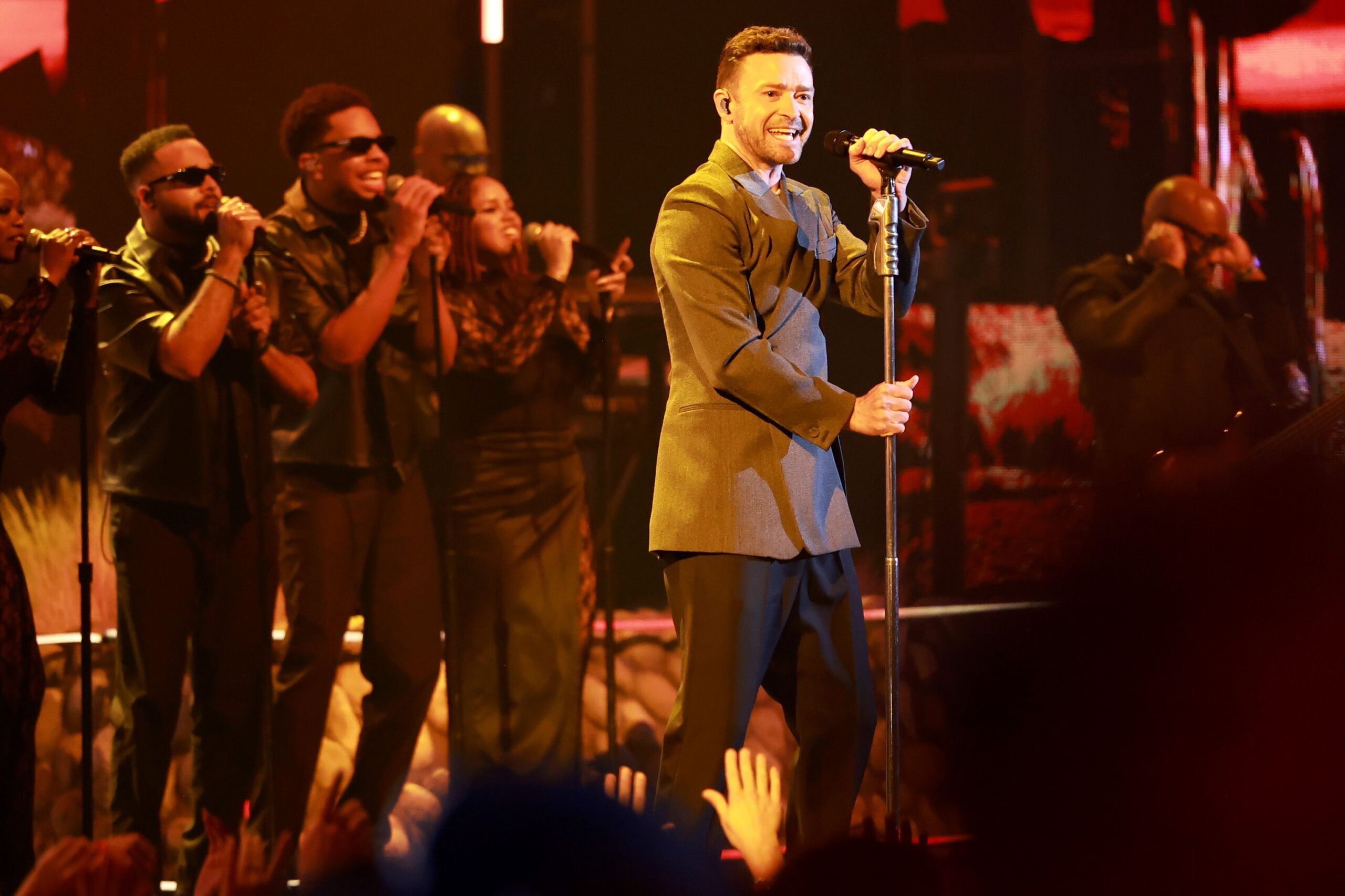 Justin Timberlake Returns to Stage, Says He’s “Hard to Love” After Arrest