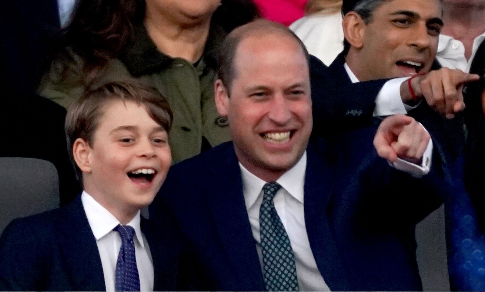 Prince William & Kids See Taylor Swift’s London Show Without Kate