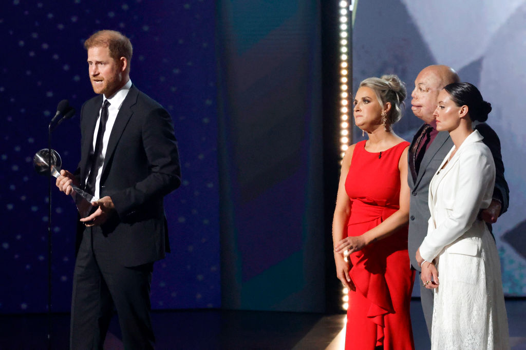 Prince Harry Accepts Pat Tillman Award For Service At ESPYs, Acknowledges Mary Tillman In Audience