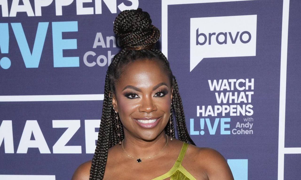 Kandi Burruss Twerks In Megan The Stallion’s Tour Shorts