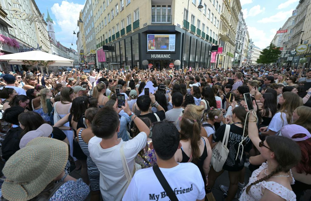 Taylor Swift Fans Making The Most Of Vienna After Concert Cancellations