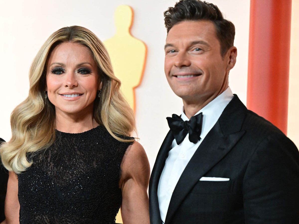 Kelly Ripa Mocks Ryan Seacrest During Live Reunion: Watch